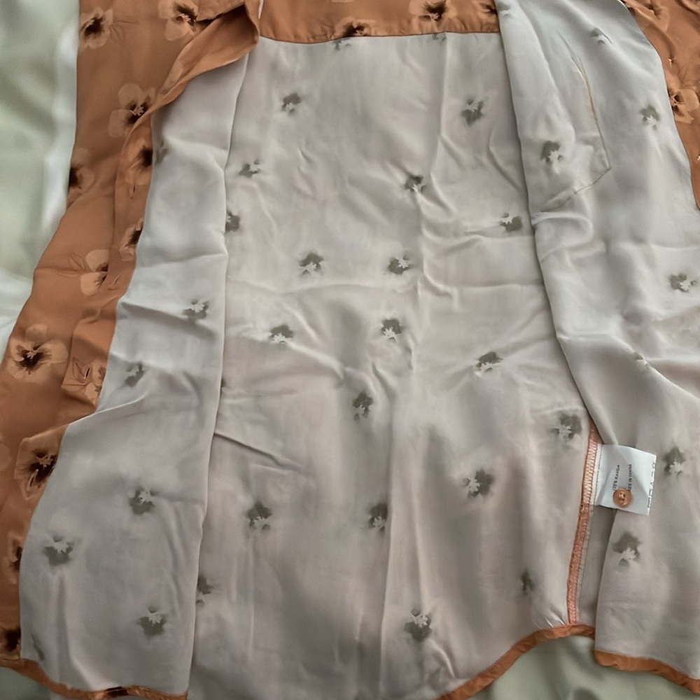POLANI Button-Up Blouse - Picture 6 of 8